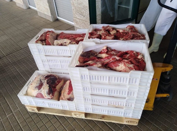 El 🥇top de las donaciones: llegan al Hospital🏥 de La Palma kilos y kilos de ¡¡carne de vaca!! 🥩🐄