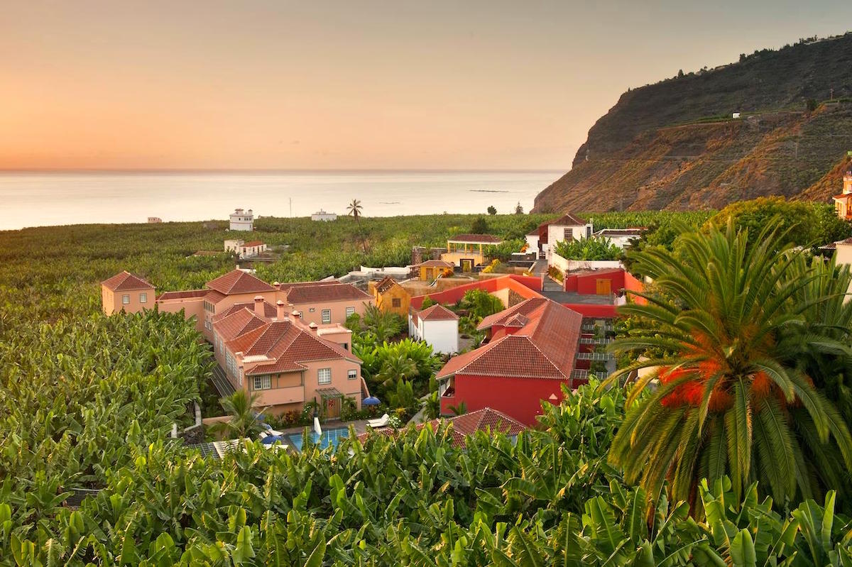 🏨 Hacienda de Abajo, uno de los hoteles más deseados 😍 para el verano en España, según periodistas de viajes 🧳