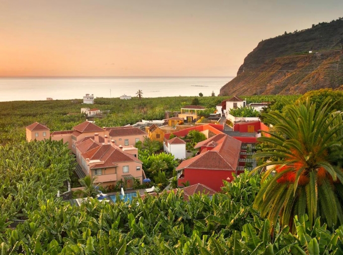 🏨 Hacienda de Abajo, uno de los hoteles más deseados 😍 para el verano en España, según periodistas de viajes 🧳
