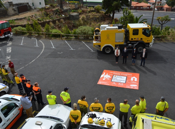 Casi 500 personas 👨‍🚒 para proteger La Palma del fuego 🔥este verano