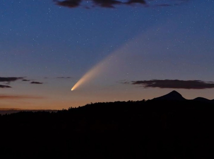 El cometa ☄️ más brillante surca el cielo de La Palma 😍 en menos de un minuto🕐 