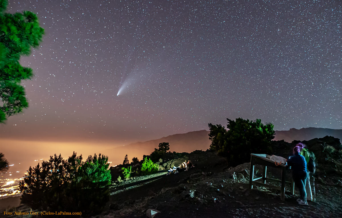 La noche 🌃 con el Cometa ☄ más cerca 📸 