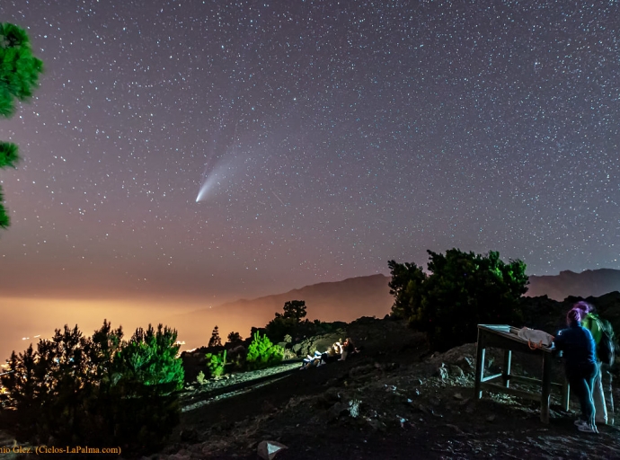 La noche 🌃 con el Cometa ☄ más cerca 📸 