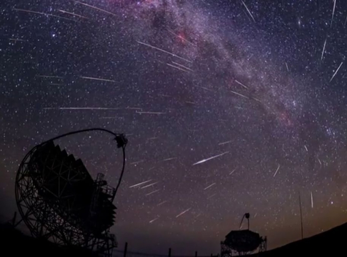 Las Perseidas ☄☄ llegan a su punto máximo con la luna 🌘 como aliada