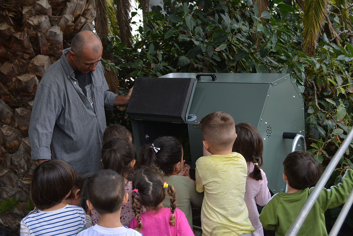 20 centros escolares de la isla continuarán impulsando el compostaje 🍎🍌entre los más pequeños 👧🧑