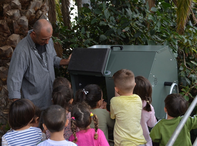 20 centros escolares de la isla continuarán impulsando el compostaje 🍎🍌entre los más pequeños 👧🧑