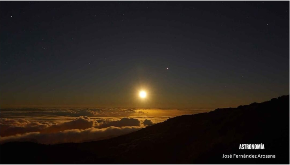 Una imagen de la Luna🌕 captada desde La Palma 📸por José Fernández Arozena, publicada por la revista Astronomía Magazine🌌 