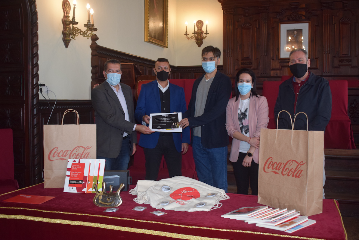 La Escuela de Teatro 🎭 Pilar Rey recibe el 🏅 premio Buero de Teatro Joven de Coca-Cola 🥤