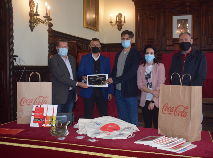 La Escuela de Teatro 🎭 Pilar Rey recibe el 🏅 premio Buero de Teatro Joven de Coca-Cola 🥤