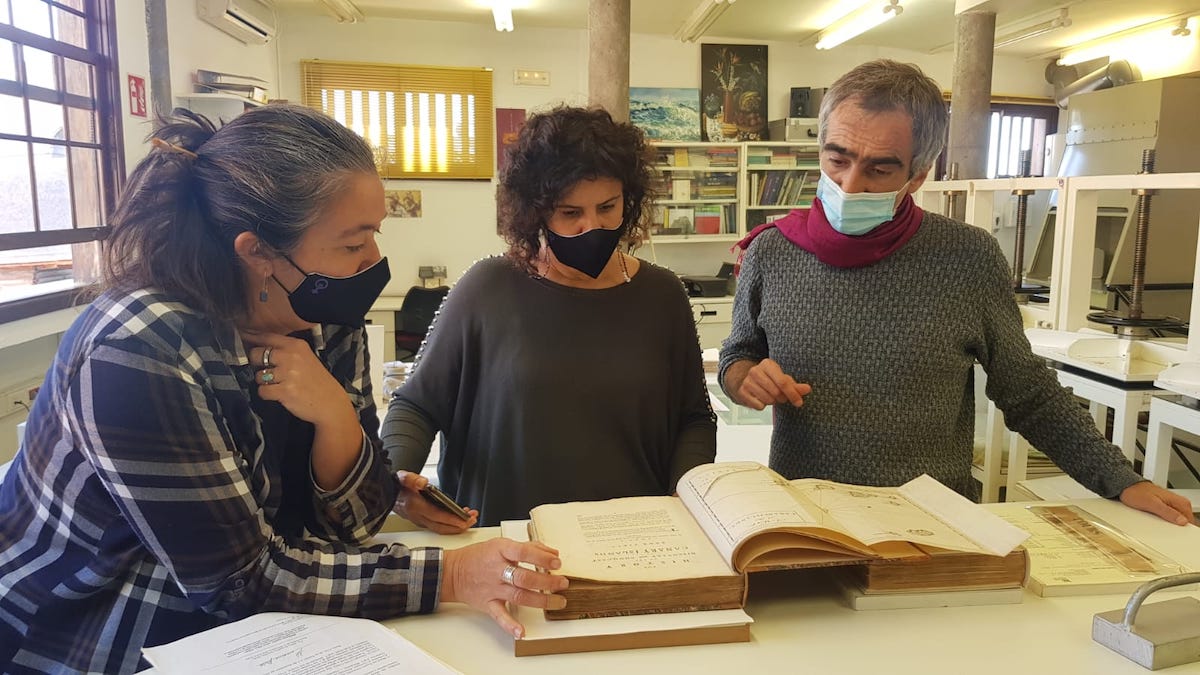 El Cabildo restaura dos libros 📚 de los siglos XVIII y XIX de la Biblioteca Insular 🏛️ José Pérez Vidal