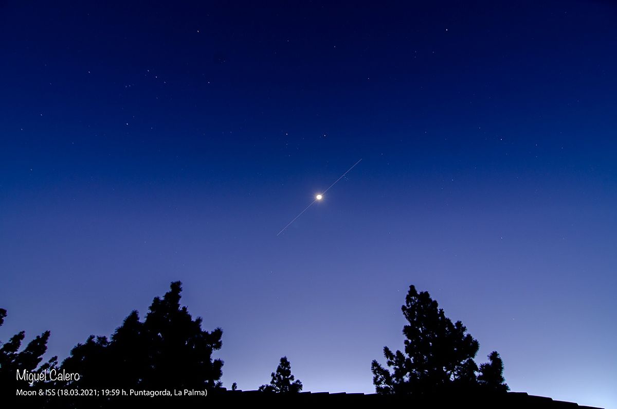 La 🛰Estación Espacial Internacional y la 🌛Luna  se ‘citan’ frente a La Palma😍 