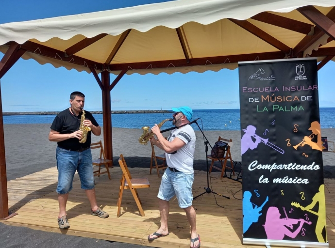 La Escuela Insular de Música🎷🎻🎶 traslada las aulas a la playa🏖 capitalina