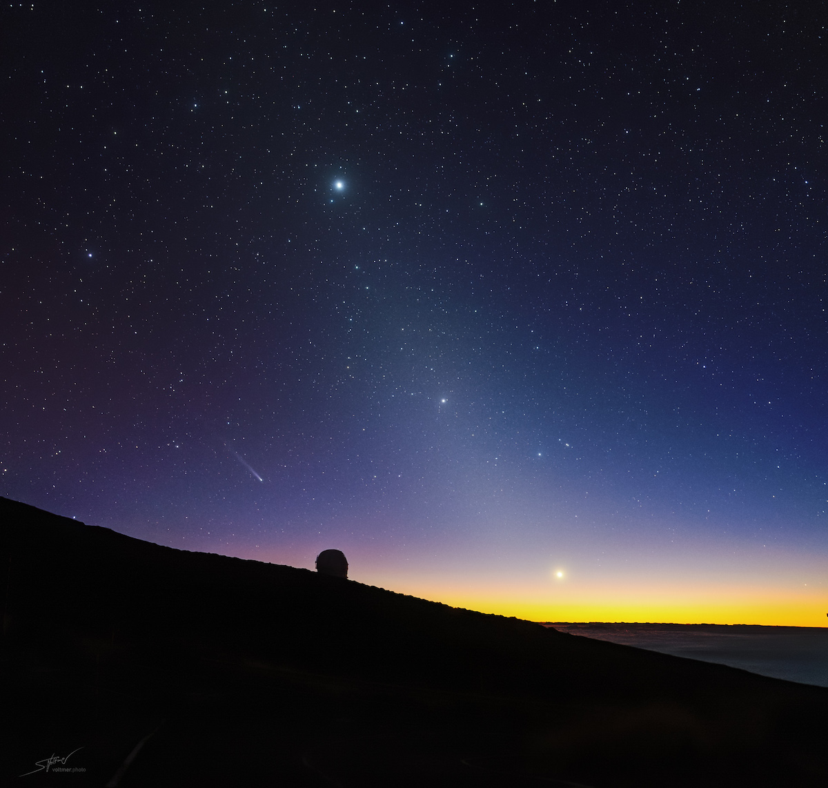 El cometa Leonard 🌠 decora el cielo de La Palma para despedir 2021, junto a Júpiter, Saturno y Venus 🪐