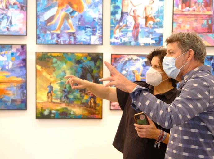 El artista 👨‍🎨 brasileño AC. Maganha muestra su 'Diálogo con los colores' 🎨 en el Espacio de Arte O'Daly 🖼️