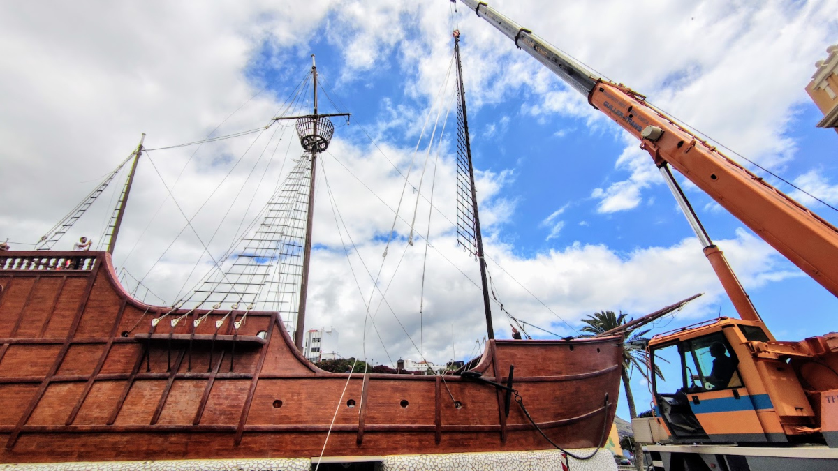 El ⚓Barco de la Virgen ya luce su nuevo mástil de proa😀