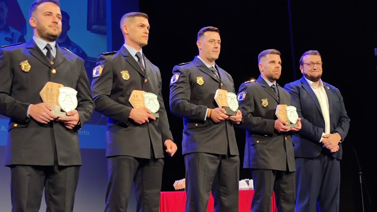 La capital 👏🏅homenajea a los agentes de la 👮🏻‍♂️👮🏻‍♀️Policía Local por su labor 