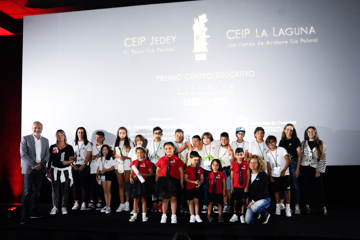 Los 🏫colegios de La Laguna y Jedey👧🏻👦🏻 reciben el 🏆Premio Centro Educativo de Cinedfest 9