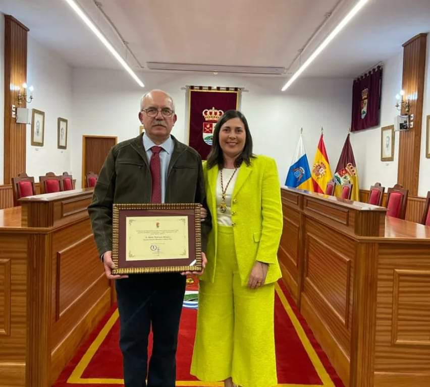 El maestro Adolfo Rodríguez González es ya el cronista 📚 oficial de Mazo 👏