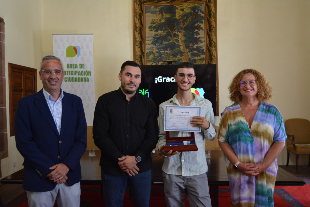 Premio al 🏅Mérito Ciudadano🏅 al 🌲activista medioambiental🗑️ Darío Hernández